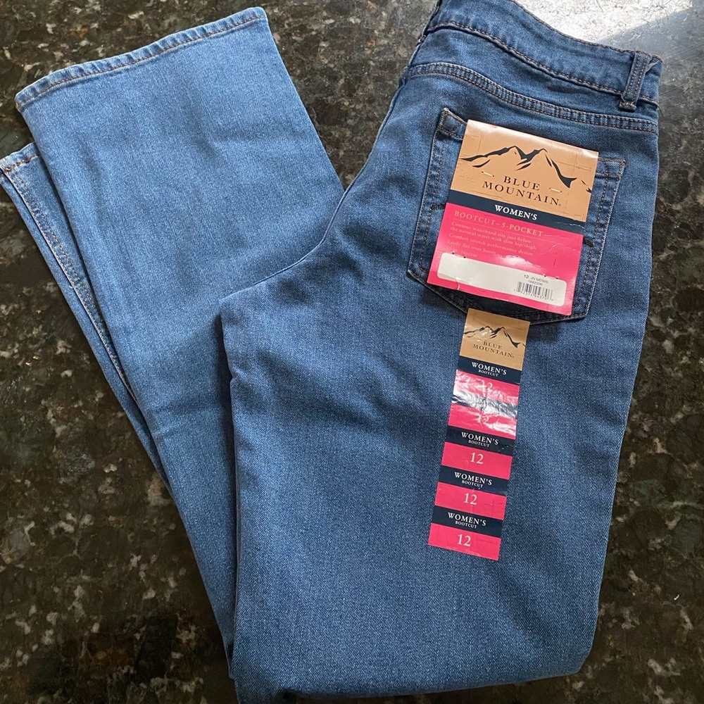 NWT💙 Sz 12 Bootcut Jeans